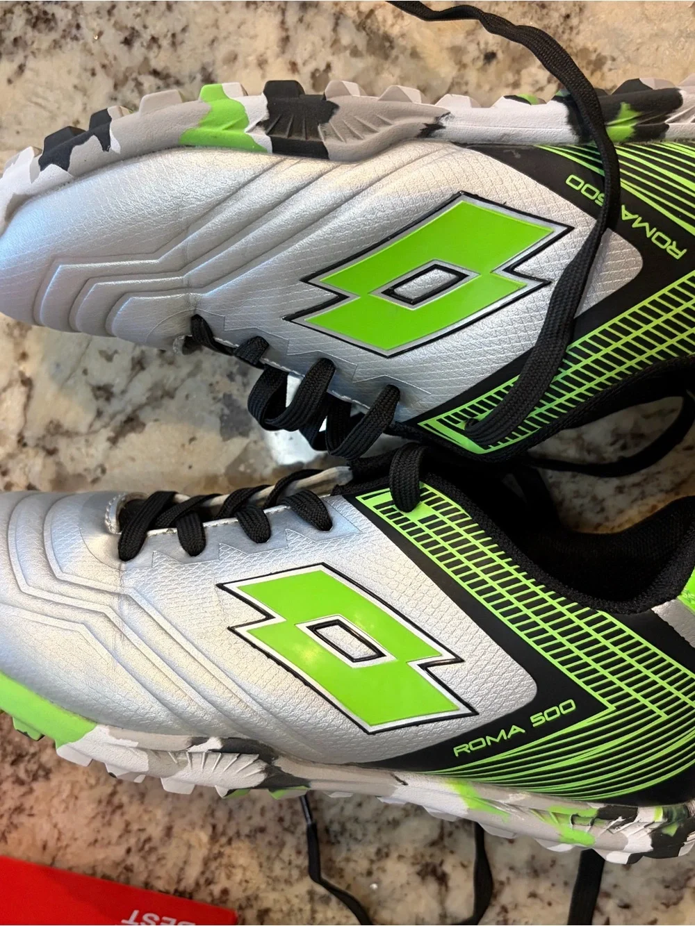 Indoor Turf Soccer Cleats LOTTO Kids Roma 500 Soccer Shoes - Sz 2 (kids / youth)